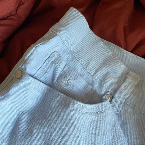 Women’s Gloria Vanderbilt “Amanda” Baby Sky Blue Jean Capris Bermuda - Picture 9 of 11